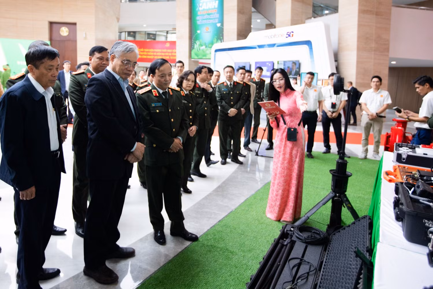 Lực lượng CAND tiên phong trong chuyển đổi xanh, bảo vệ môi trường -0