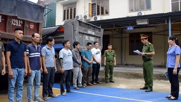 Triệt phá đường dây "cát tặc" điều hành qua Zalo