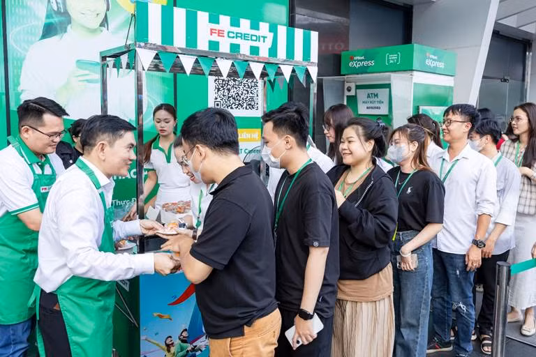 FE CREDIT 15 năm: Thành công từ con người và văn hóa doanh nghiệp -0