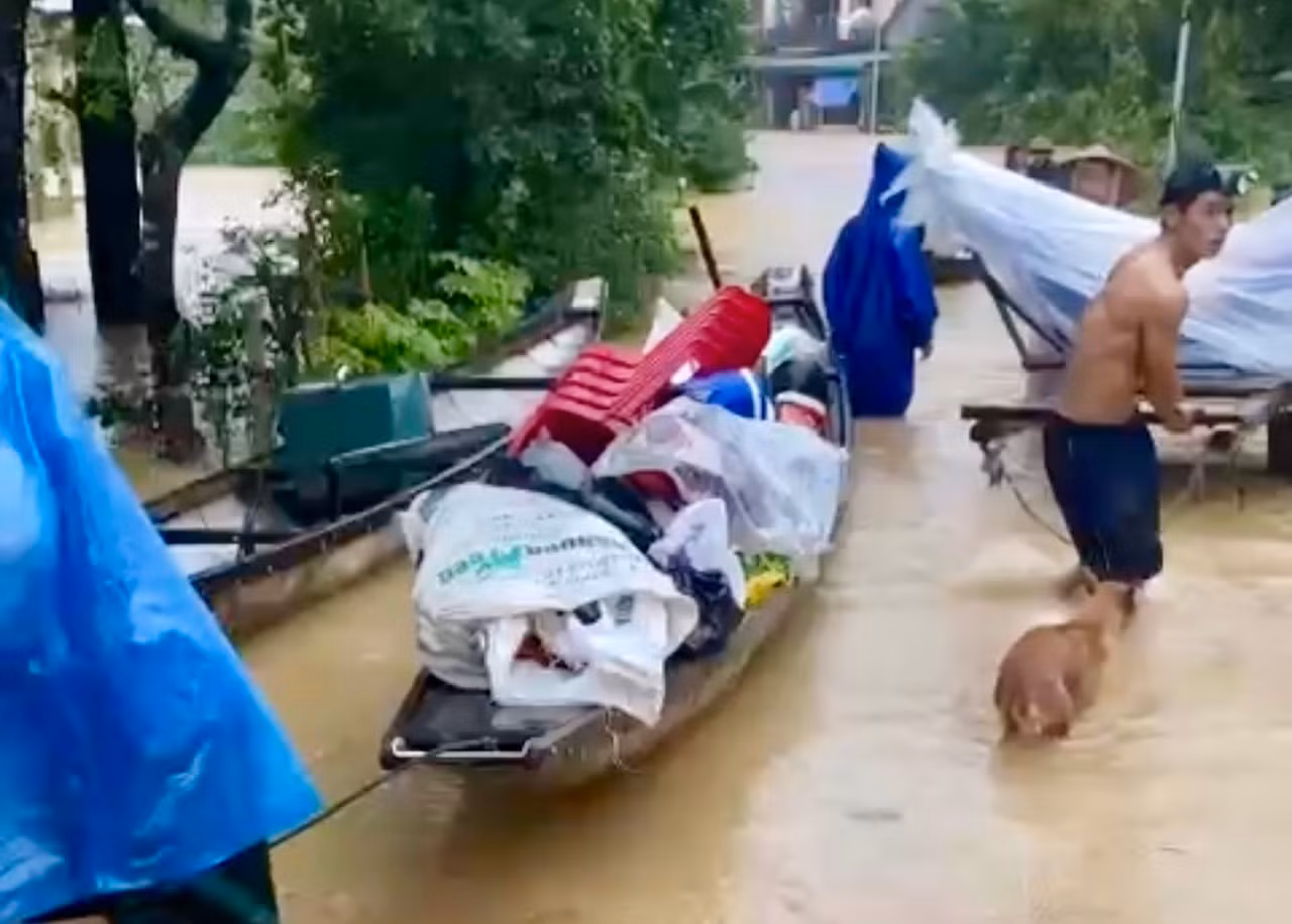 Quảng Trị: Sơ tán khẩn hơn 200 hộ dân giữa lũ dâng nhanh -0
