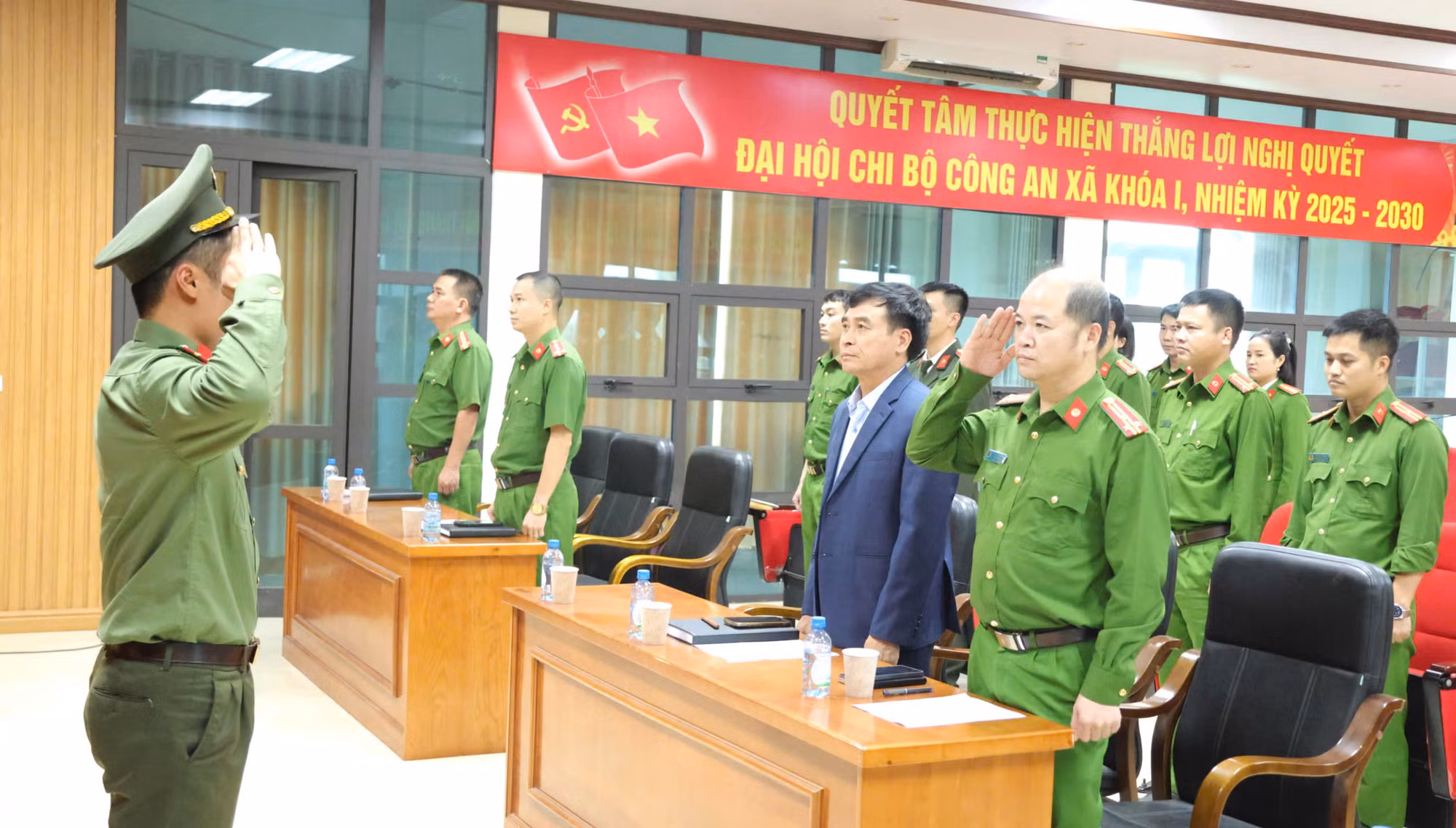 Thực hiện thi đua “Ba nhất” ở Công an xã Hiệp Hoà -0