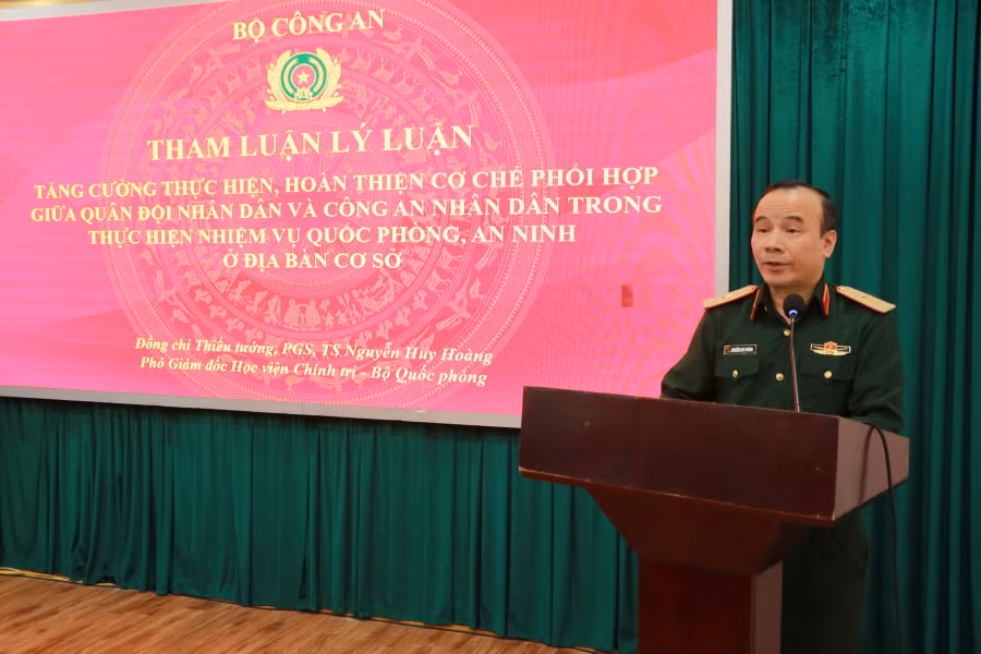 Hoàn thiện cơ chế, chính sách, hậu cần đảm bảo để Công an cấp xã hoàn thành xuất sắc nhiệm vụ được giao -0