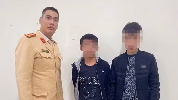 Rủ nhau đi mua ma túy, bị CSGT bắt giữ