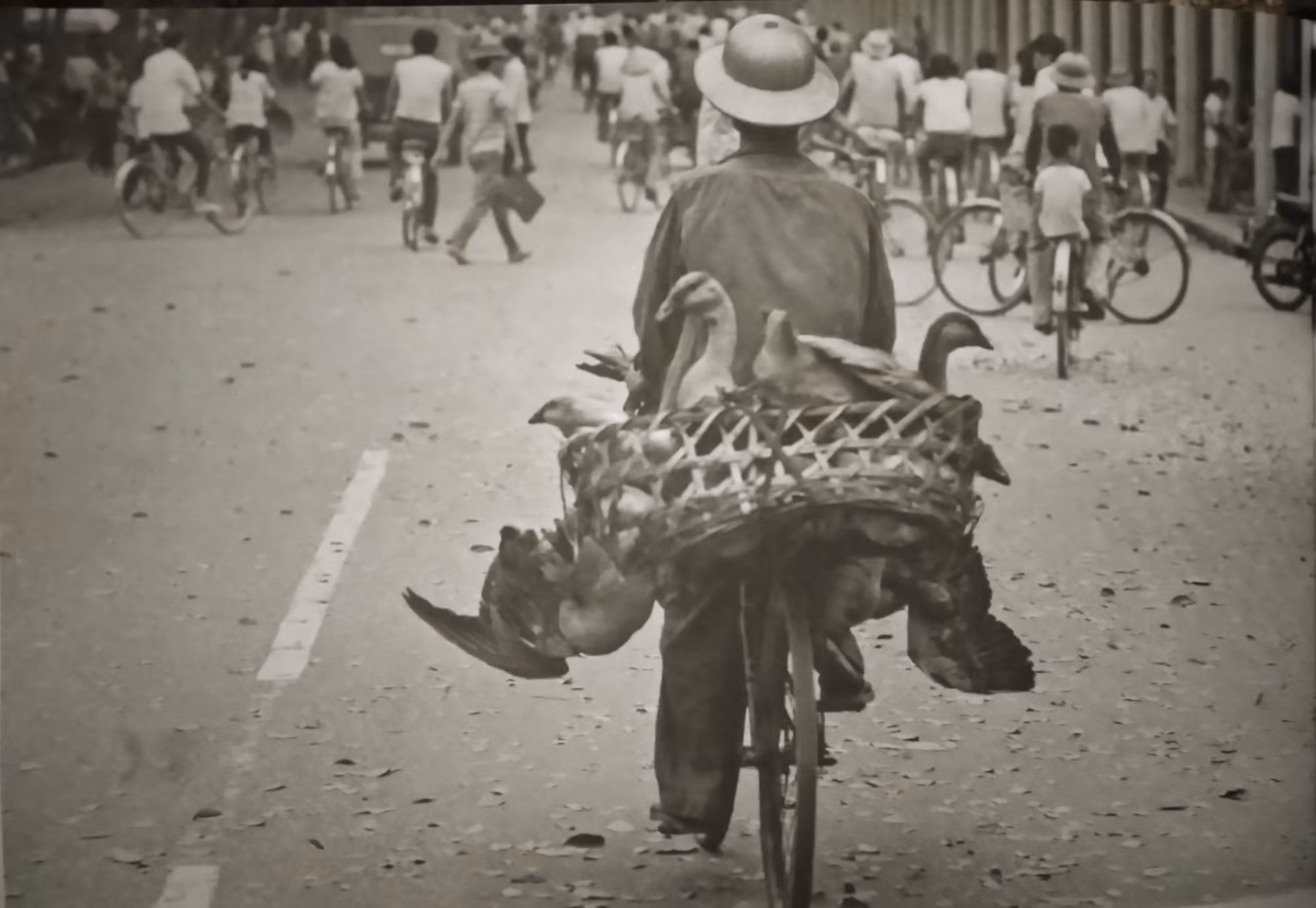“Hà Nội 1987” qua góc nhìn của nhiếp ảnh gia người Pháp -0
