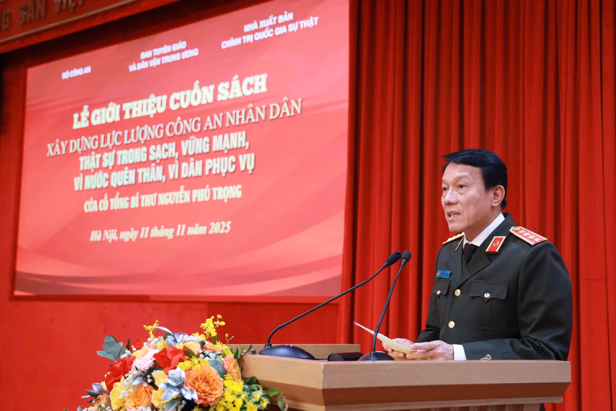 Giới thiệu cuốn sách “Xây dựng lực lượng CAND thật sự trong sạch, vững mạnh, vì nước quên thân, vì dân phục vụ” của cố Tổng Bí thư Nguyễn Phú Trọng -0