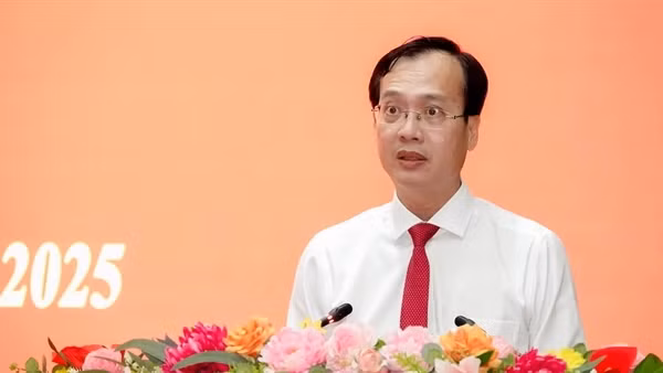 Chủ tịch UBND tỉnh Đồng Tháp được điều động giữ chức vụ Phó Bí thư Tỉnh ủy Vĩnh Long