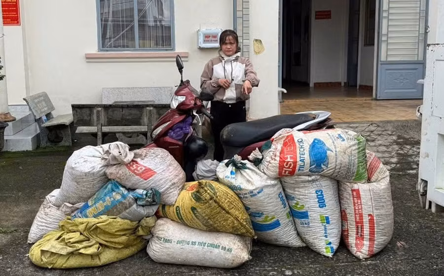 Nửa đêm, một phụ nữ trộm hàng trăm kilogam cà phê -0