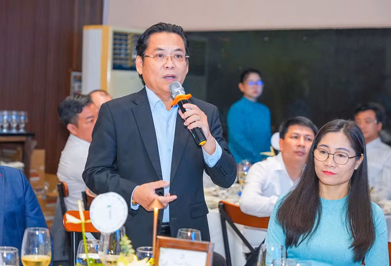 Bí thư Thành ủy TP Hồ Chí Minh Trần Lưu Quang gặp gỡ, trả lời từng vấn đề lãnh đạo các trường đại học nêu ra -0