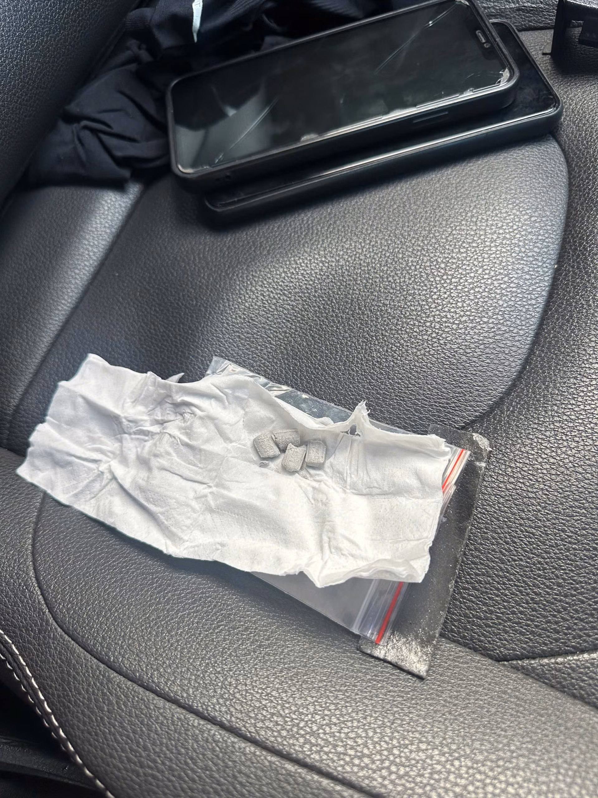 Tài xế taxi gài ma túy vu khống đồng nghiệp -0