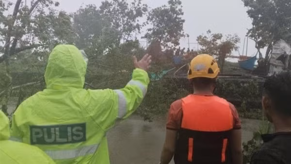 Philippines triển khai hơn 21.000 cảnh sát ứng phó với siêu bão Fung-wong