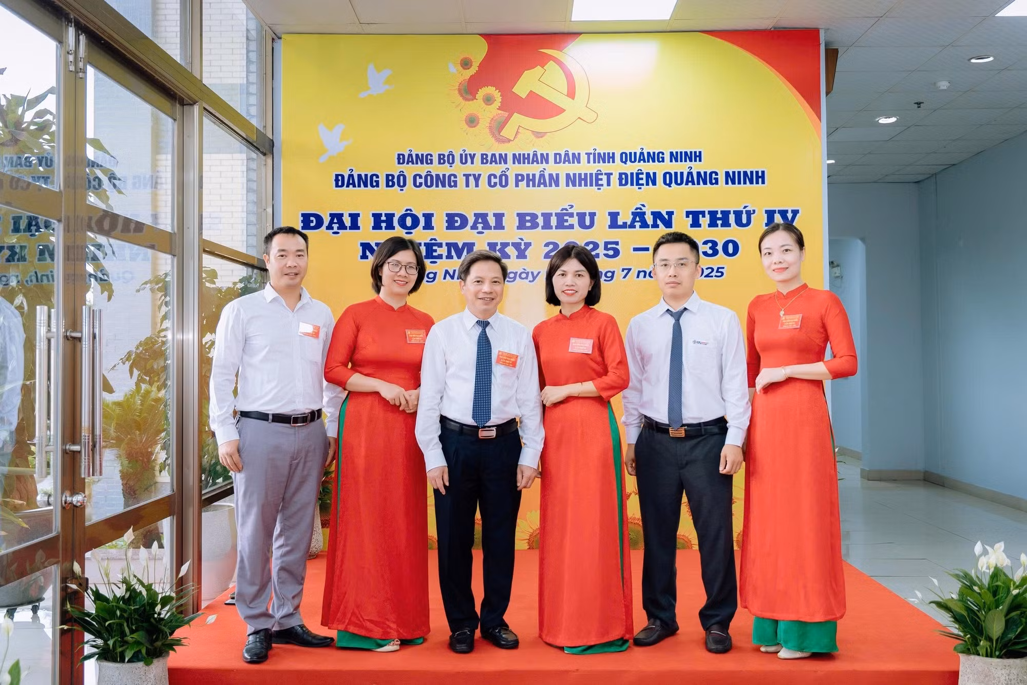 Người biến thách thức thành tài sản tri thức chung -0