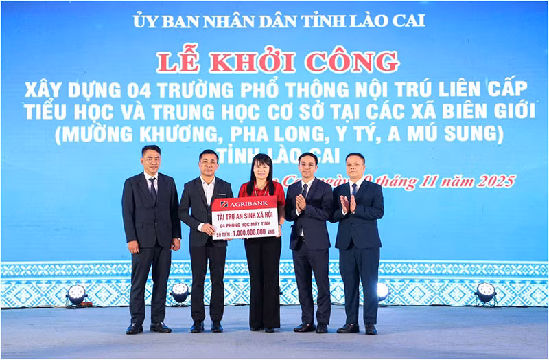 Agribank đồng hành cùng lễ khởi công 4 trường nội trú biên giới Lào Cai và tặng quà cho học sinh khó khăn -0