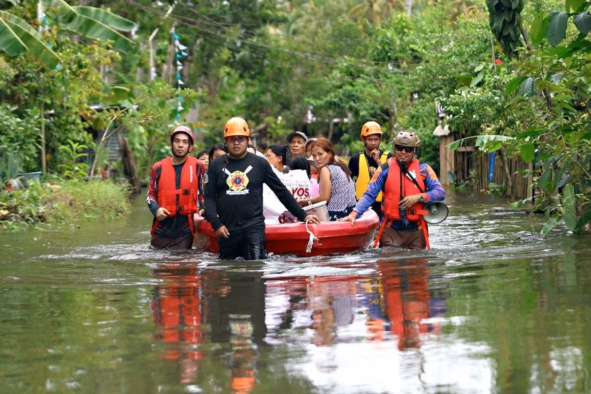 Philippines triển khai 21.000 cảnh sát khắc phục hậu quả siêu bão Fung-wong -0