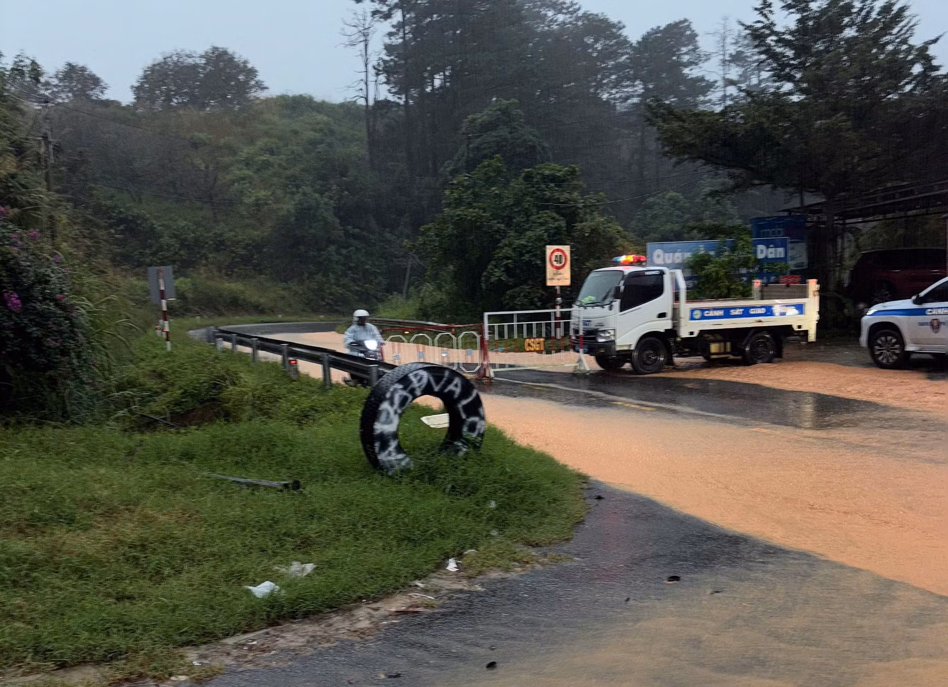 Khánh Hoà: 7 người&nbsp;chết, 17 người&nbsp;bị thương, 1 người mất tích do mưa lũ, sạt lở đất đá. -0