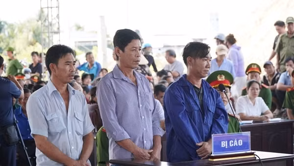 Nhóm đối tượng tổ chức và đưa người xuất cảnh trái phép lĩnh 18 năm tù