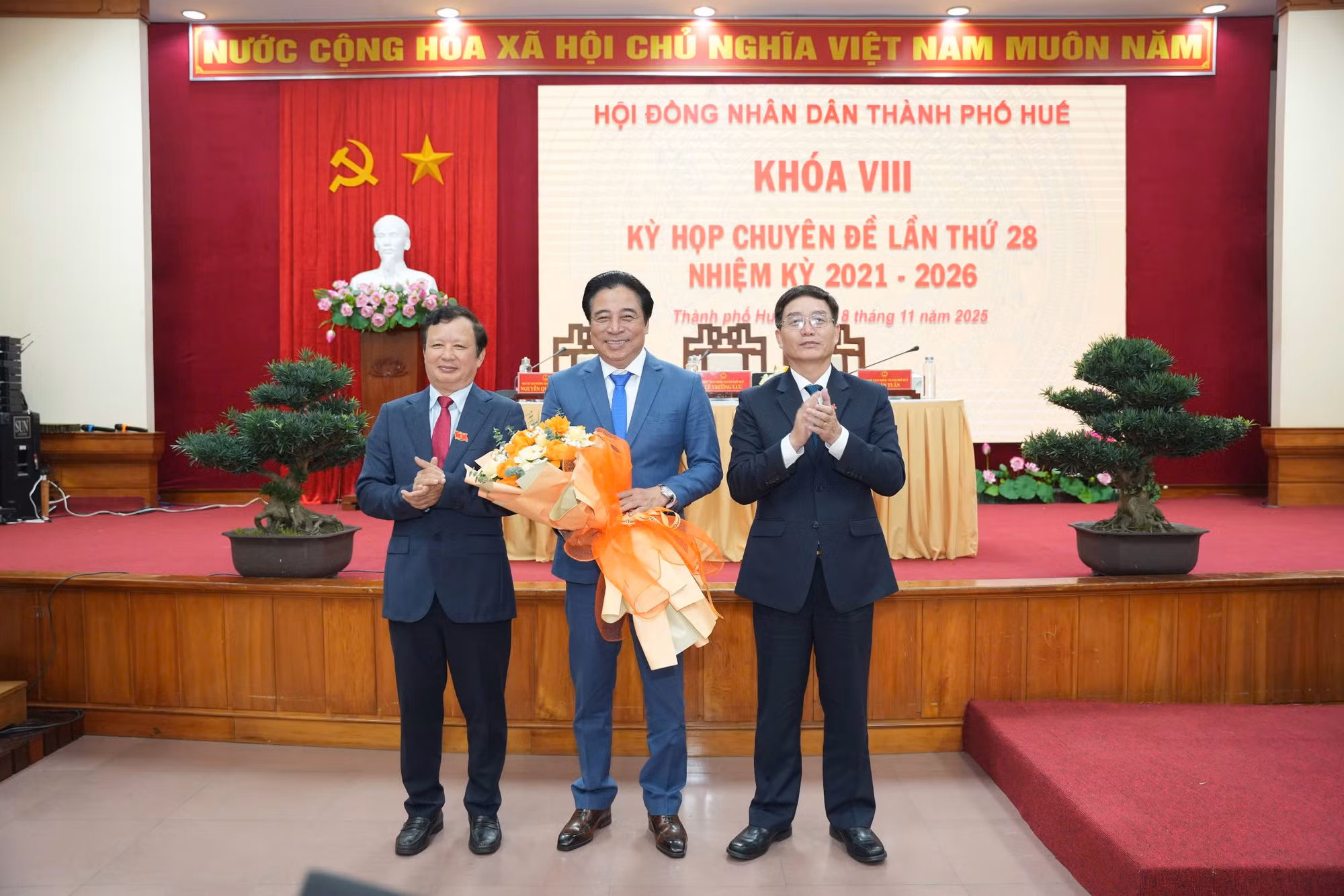 Nguyên Chủ tịch UBND tỉnh Khánh Hòa được bầu giữ chức Chủ tịch UBND TP Huế -0