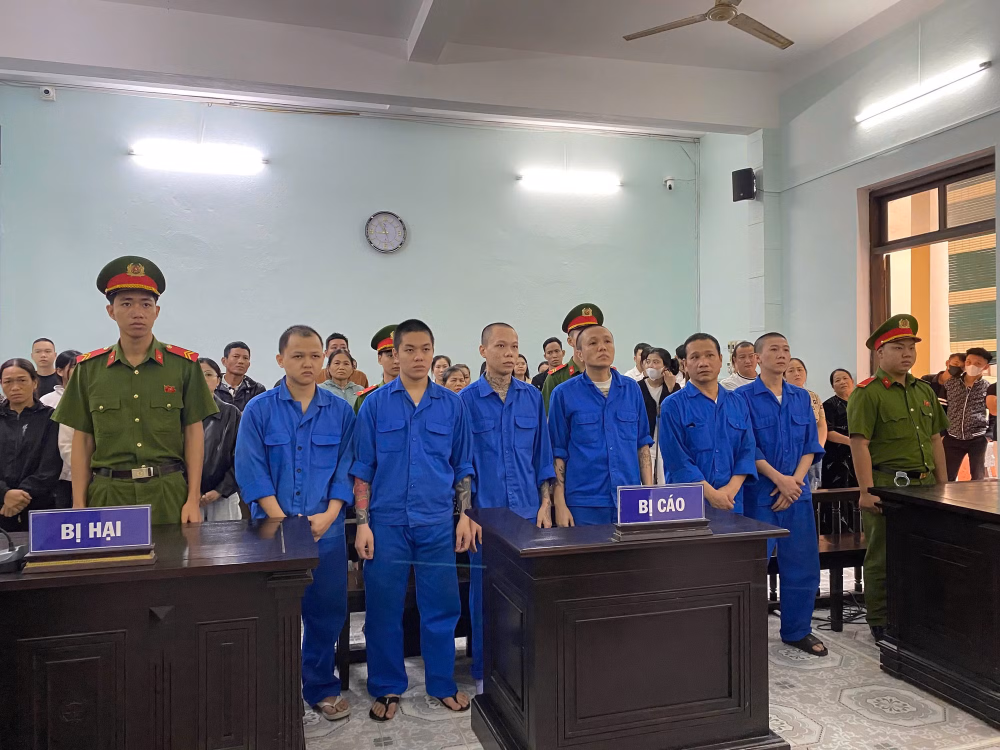 Tổ chức sử dụng, mua bán ma túy trong quán bar, nhóm bị cáo lãnh 44 năm tù -0