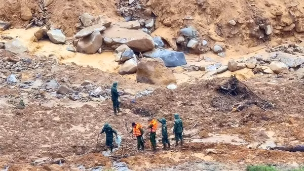 Đà Nẵng: Núi nổ và sạt lở, trụ sở công an xã phải tạm dừng hoạt động