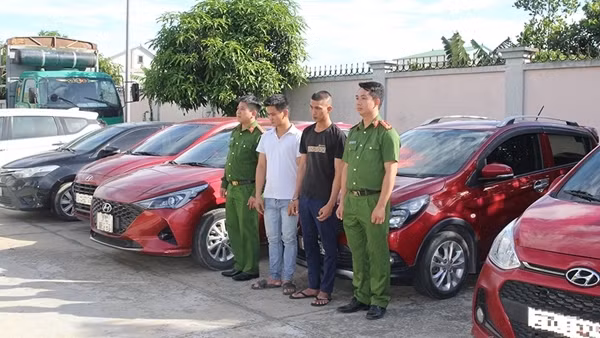 Phá ổ nhóm chuyên thuê xe ô tô tự lái, làm giả giấy tờ rồi mang đi cầm cố