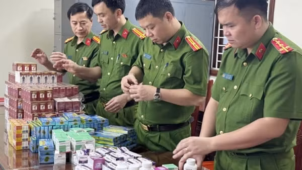 Phát hiện hàng chục cơ sở sản xuất, kinh doanh thuốc, mỹ phẩm vi phạm