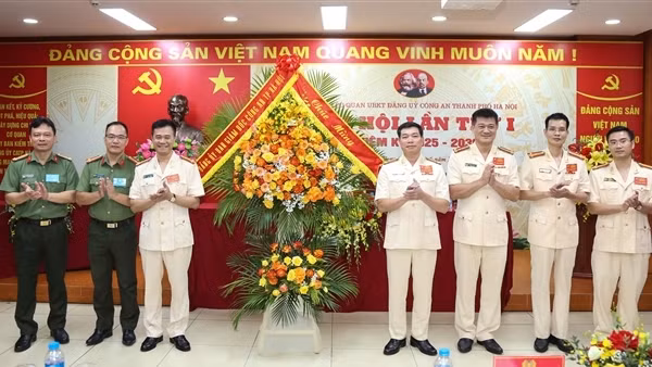 Góp phần làm tốt công tác xây dựng Đảng trong Công an Thủ đô