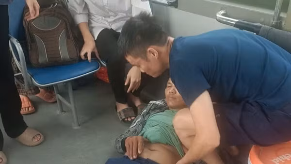 Lái xe buýt kịp thời đưa người bị tai nạn đi cấp cứu