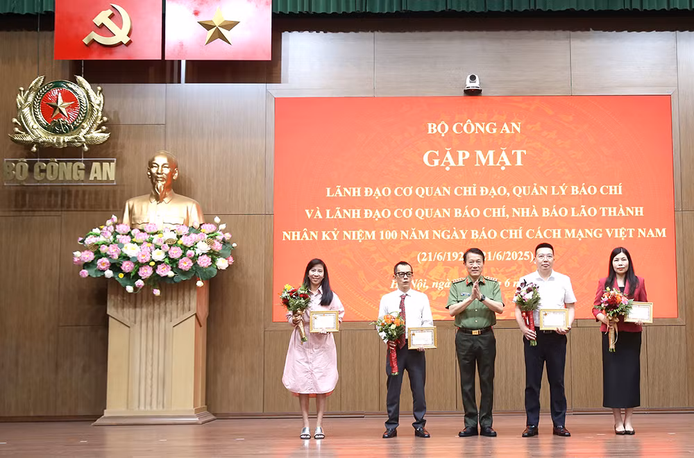 Vững vàng trận tuyến thông tin, chung sức bảo vệ an ninh Tổ quốc -0