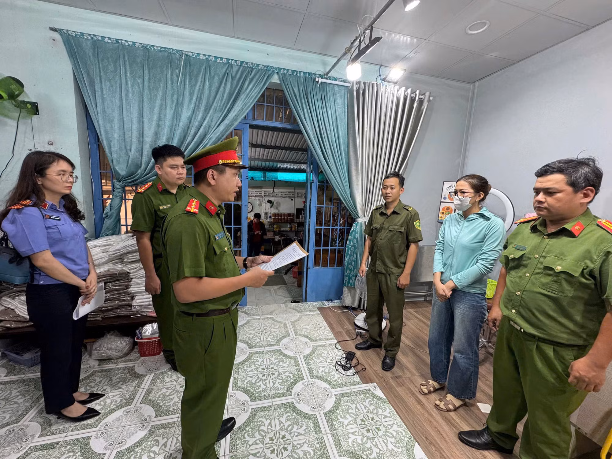 Khởi tố tội Trốn thuế 2 phụ nữ bán hàng qua mạng doanh thu gần 100 tỷ đồng -0