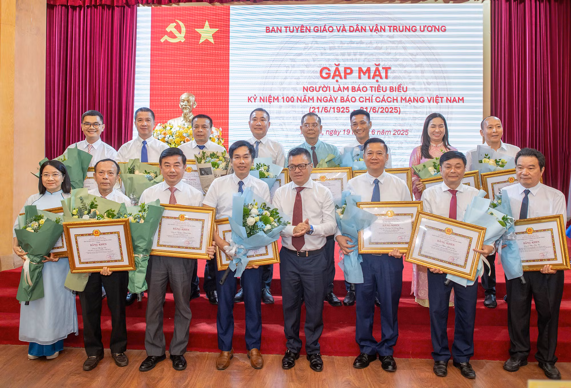 Tri ân, tôn vinh nhà báo lão thành, người làm báo tiêu biểu -0