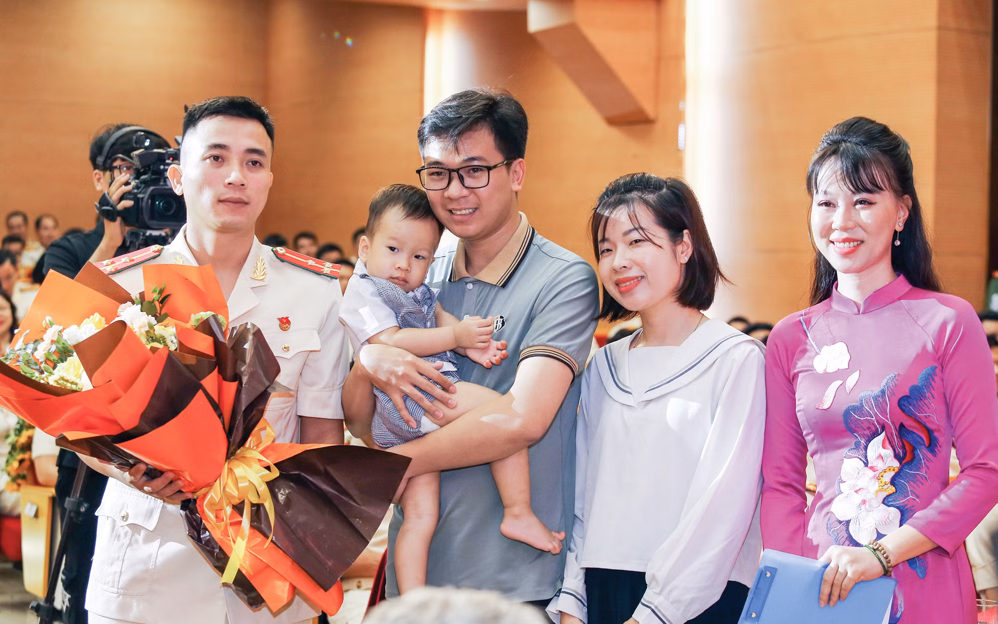 Những việc làm nhân văn vì dân của Công an Thủ đô_Số Đặc biệt trang 31 -0