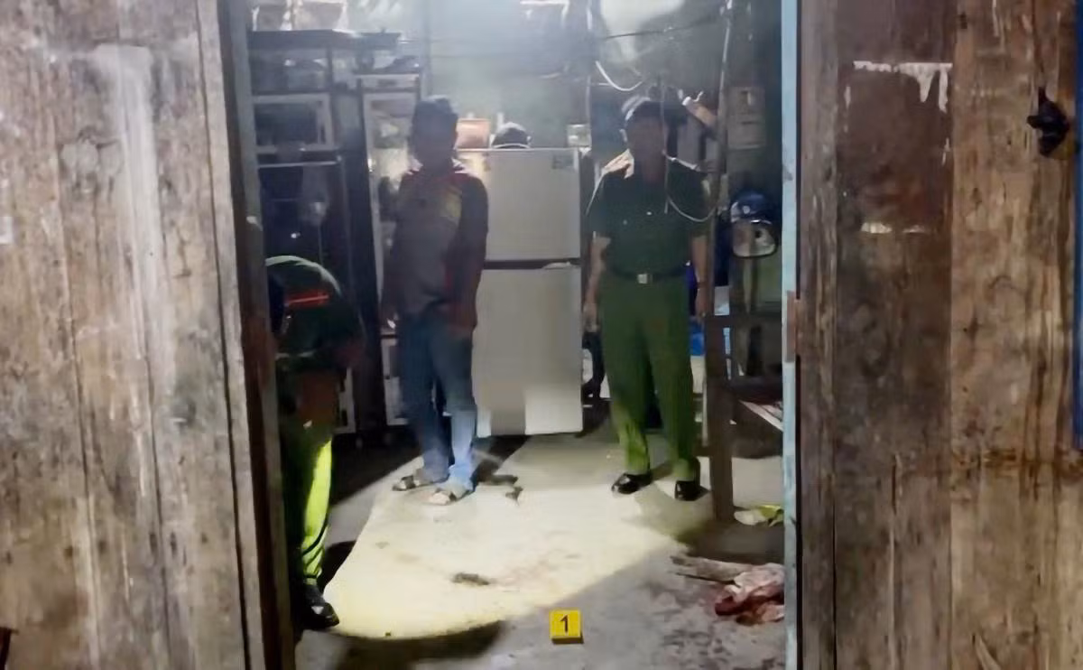 Dùng búa chém 2 người thương vong chỉ vì va chạm với con chó của hàng xóm -0