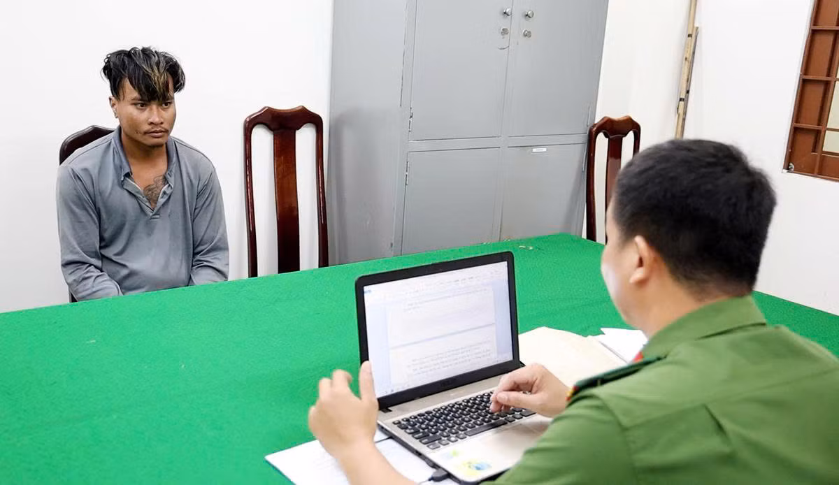 Dùng búa chém 2 người thương vong chỉ vì va chạm với con chó của hàng xóm -0
