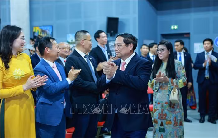 Thủ tướng Phạm Minh Chính gặp gỡ cộng đồng người Việt Nam tại Pháp -0