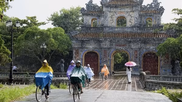 Miền Trung vẫn mưa tầm tã