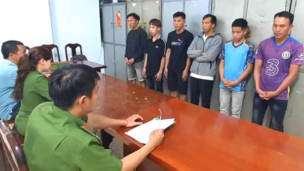 Rủ bé gái 14 tuổi đi nhậu rồi hiếp dâm tập thể
