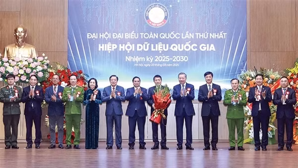 Lực lượng CAND khai mở kỷ nguyên mới với Đề án 06 và Nghị quyết 57