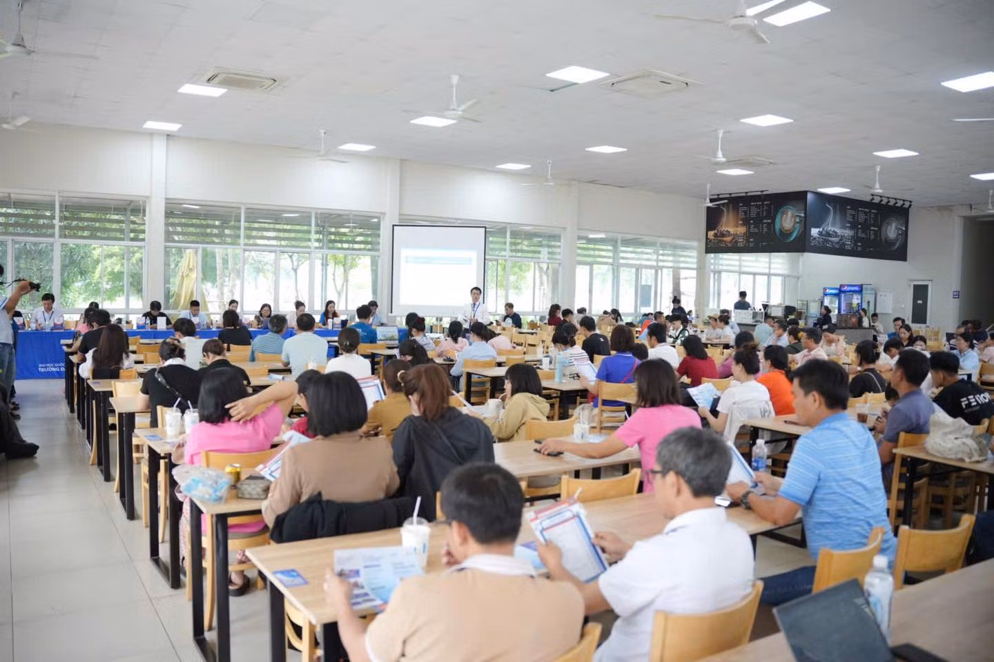 Tuyển sinh đại học 2025 tại TP Hồ Chí Minh: Nhiều thay đổi, phụ huynh và thí sinh cần lưu ý -0
