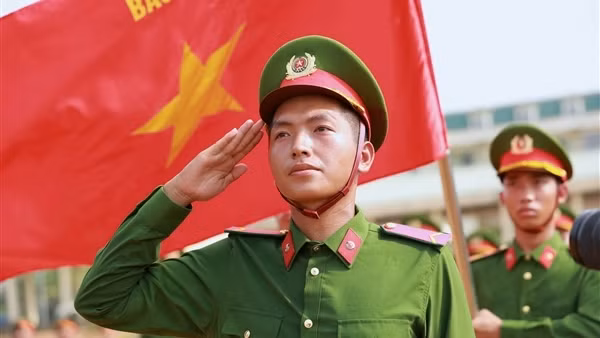 CBCS Công an nhân dân luyện rèn dưới nắng, chuẩn bị cho ngày đại lễ