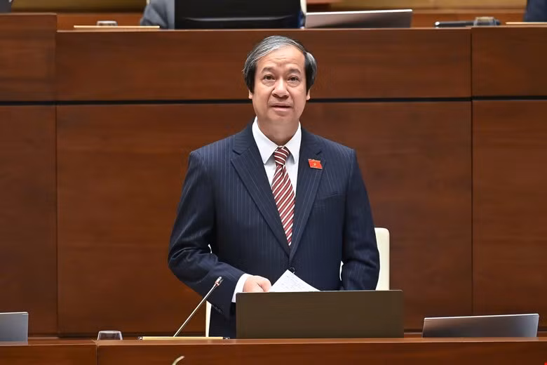 Miễn học phí là 