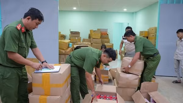 Phá đường dây sản xuất tiêu thụ mỹ phẩm giả bằng hóa chất quy mô lớn