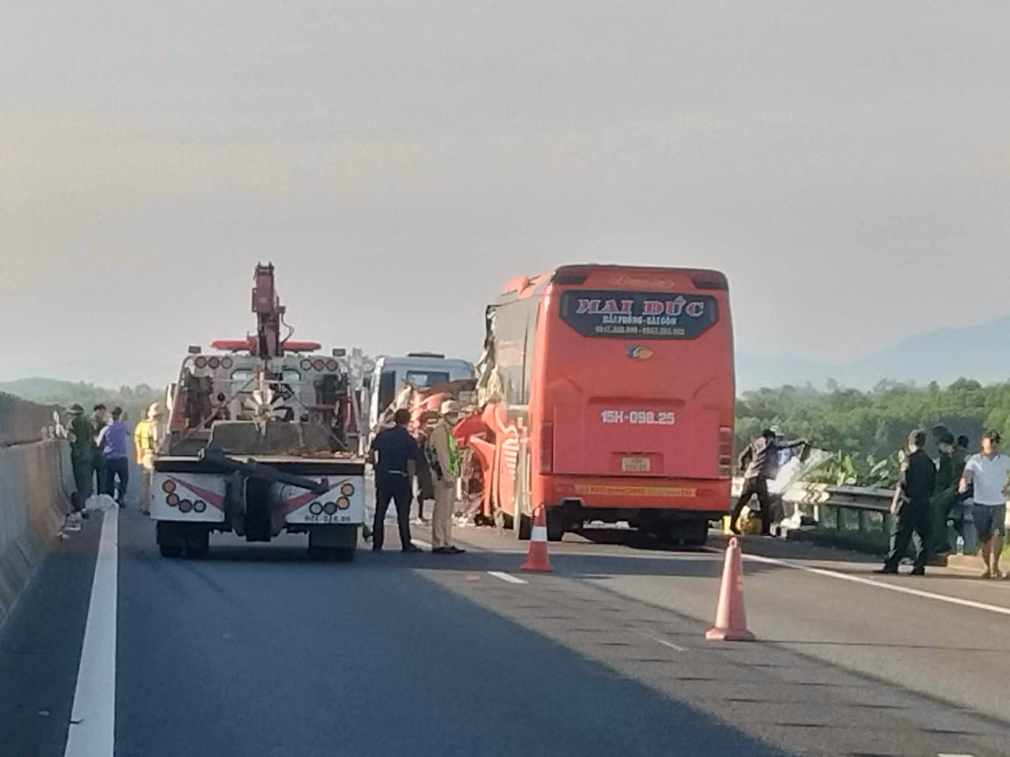 Tai nạn giao thông đặc biệt nghiêm trọng trên cao tốc Đà Nẵng – Quảng Ngãi: Nhiều người thương vong -1