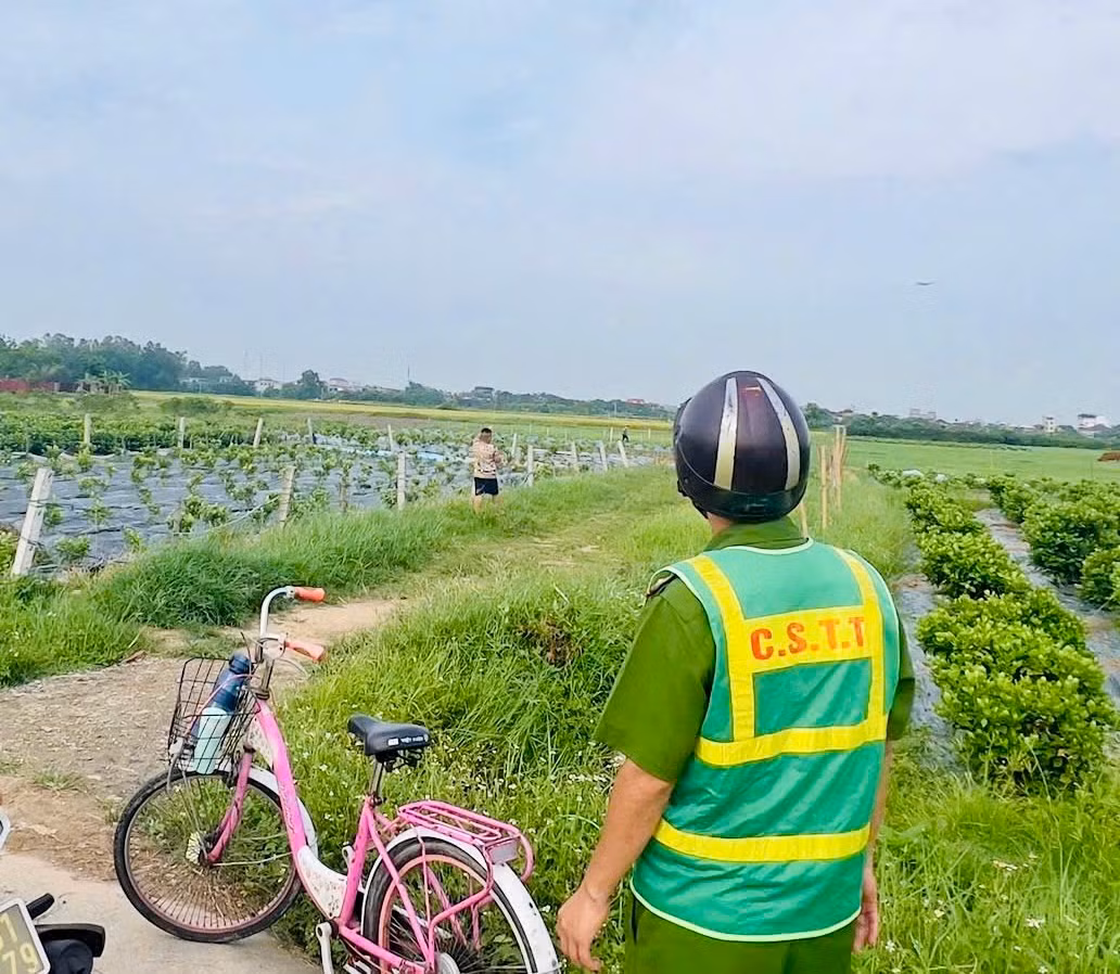 Nguy cơ mất an toàn khi người dân vô tư thả diều gần sân bay -0
