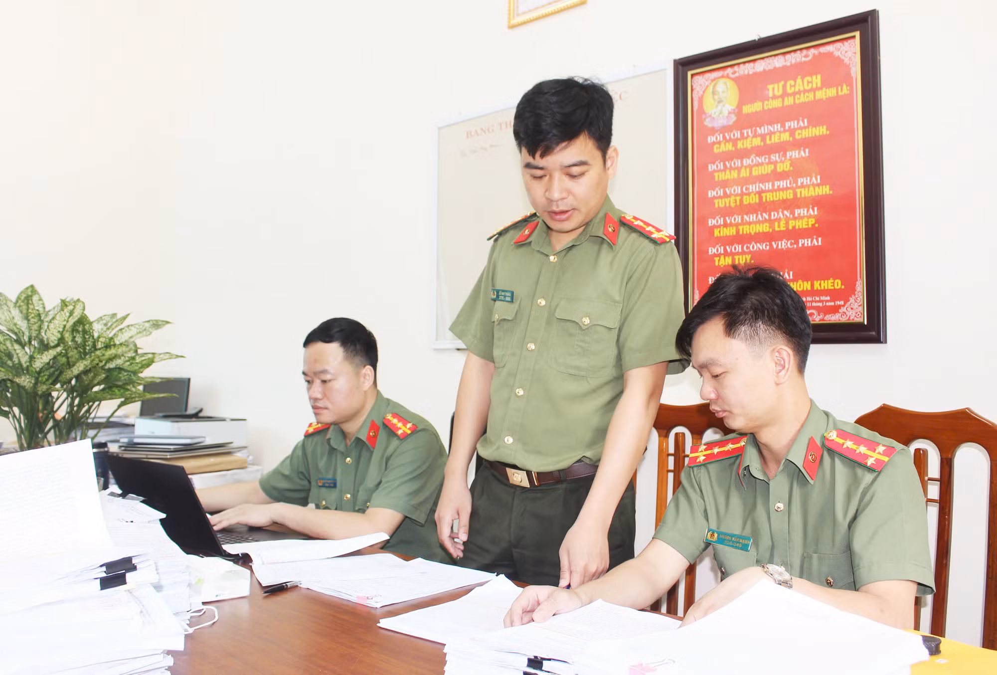 Đại úy Công an tiêu biểu làm theo lời Bác -0