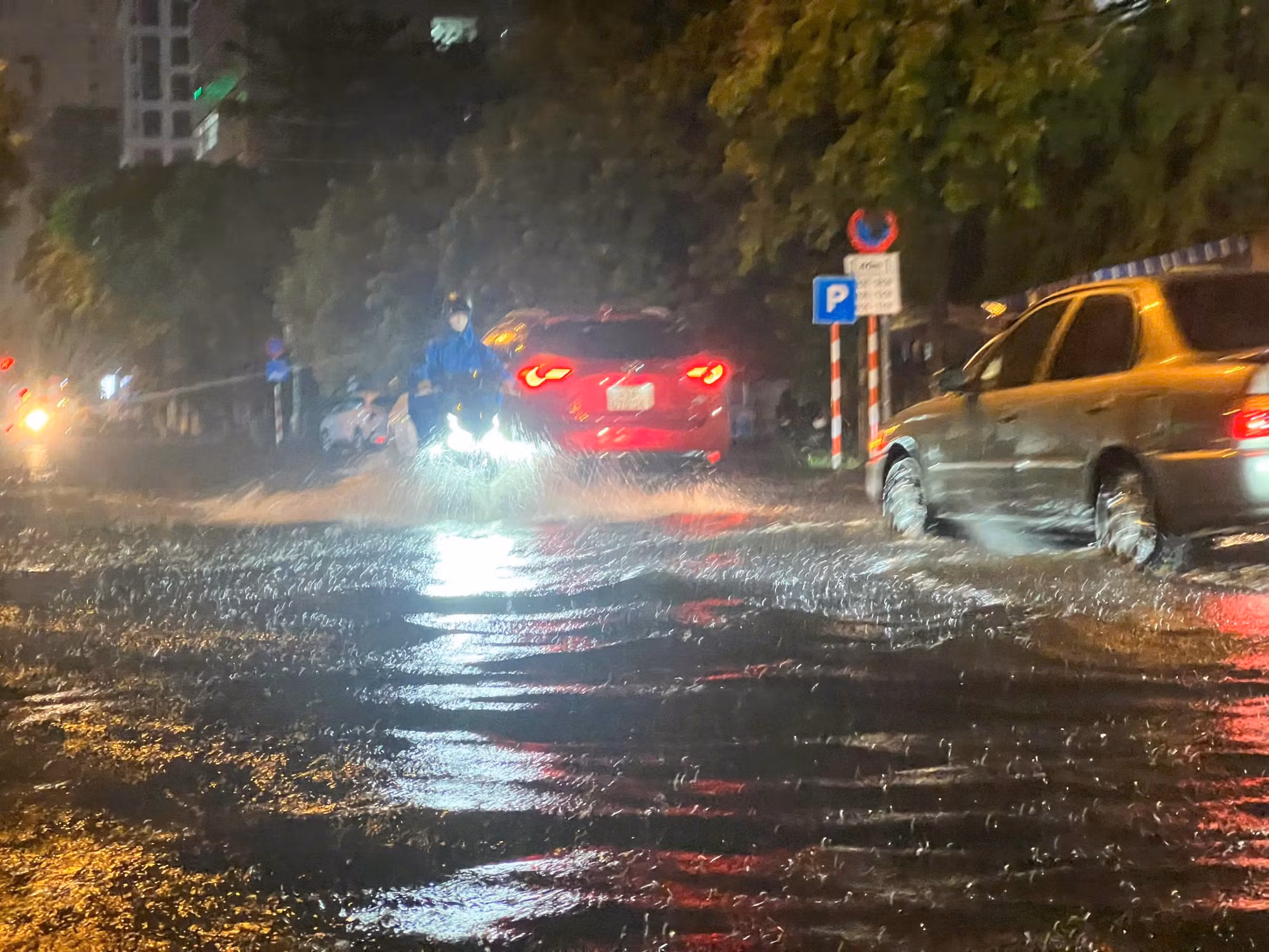 Công an TP Đà Nẵng phương triển khai các phương án ứng phó, sẵn sàng bảo vệ an toàn cho nhân dân -2