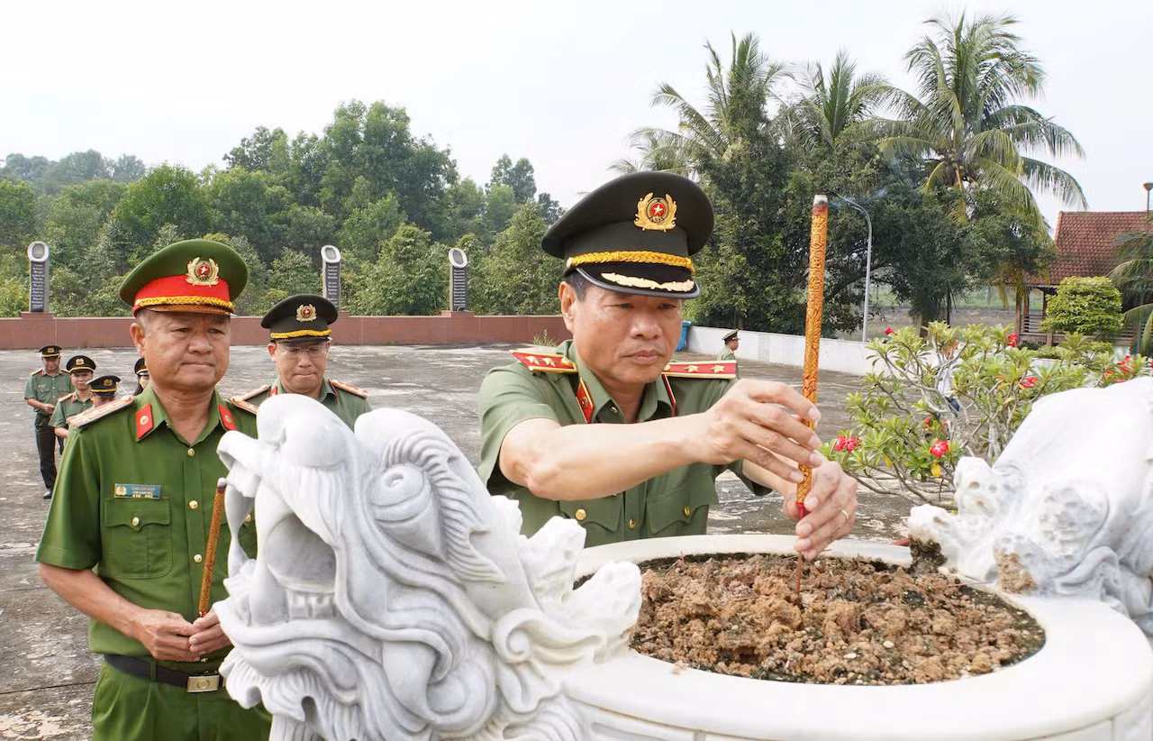 Cục Đào tạo - Bộ Công an tổ chức sinh hoạt chính trị tại Trung ương Cục miền Nam -0