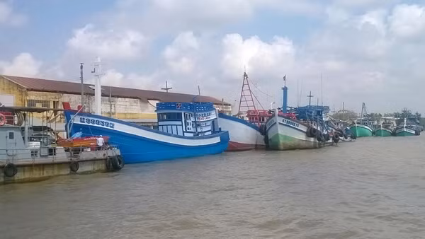 Một công nhân tử vong do trượt chân vào máy xay nước đá