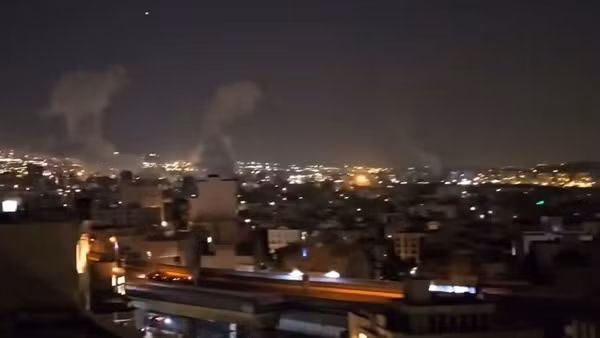 Israel tấn công phủ đầu cơ sở hạt nhân Iran, nổ lớn ở Tehran