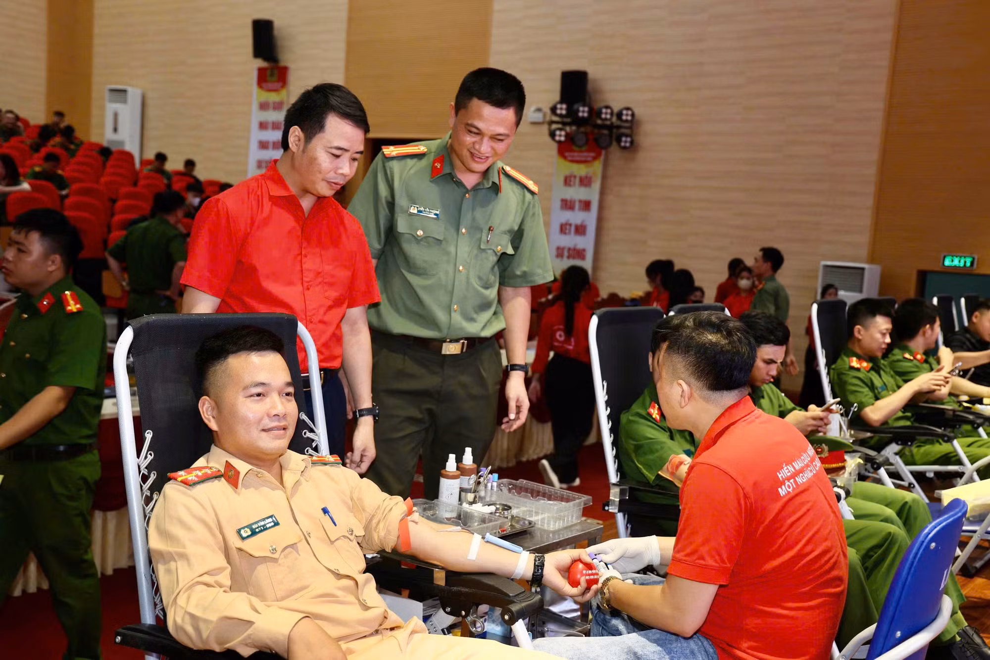 Một giọt máu trao đi – Triệu niềm tin gửi lại: Nghĩa cử cao đẹp của người chiến sỹ Công an tỉnh Bắc Giang -0