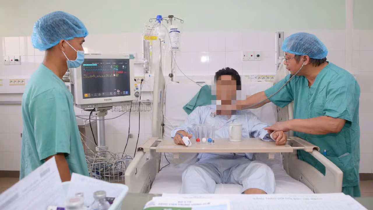 Bác sĩ chạy đua thời gian thực hiện cùng lúc 4 ca ghép tim, gan, giác mạc xuyên Việt -0