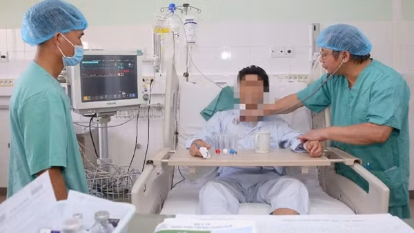 Bác sĩ chạy đua thời gian thực hiện cùng lúc 4 ca ghép tim, gan, giác mạc xuyên Việt
